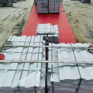 泉州 芝麻白仿形加直形路沿石出货日常