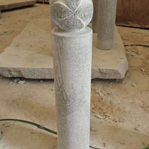 泉州 芝麻白花岗岩石材挡车石柱、停车柱、圆柱挡车柱、方柱挡车柱等