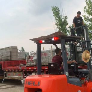 泉州 黄金麻冰裂纹，地铺石装车