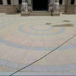 泉州 黄金麻芝麻灰花岗岩石材地铺拼接效果