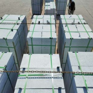 泉州 芝麻白花岗岩5公分地铺石 花岗岩厂家工厂装车日常