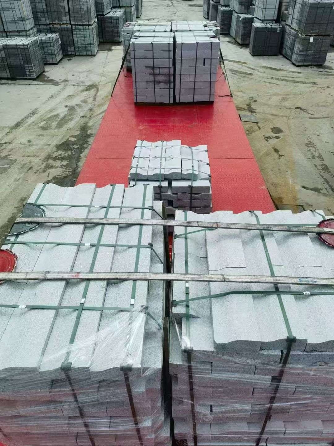 泉州 芝麻白仿形加直形路沿石出货日常