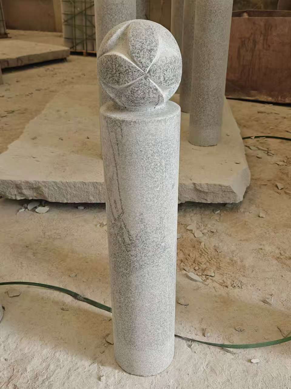 泉州 芝麻白花岗岩石材挡车石柱、停车柱、圆柱挡车柱、方柱挡车柱等