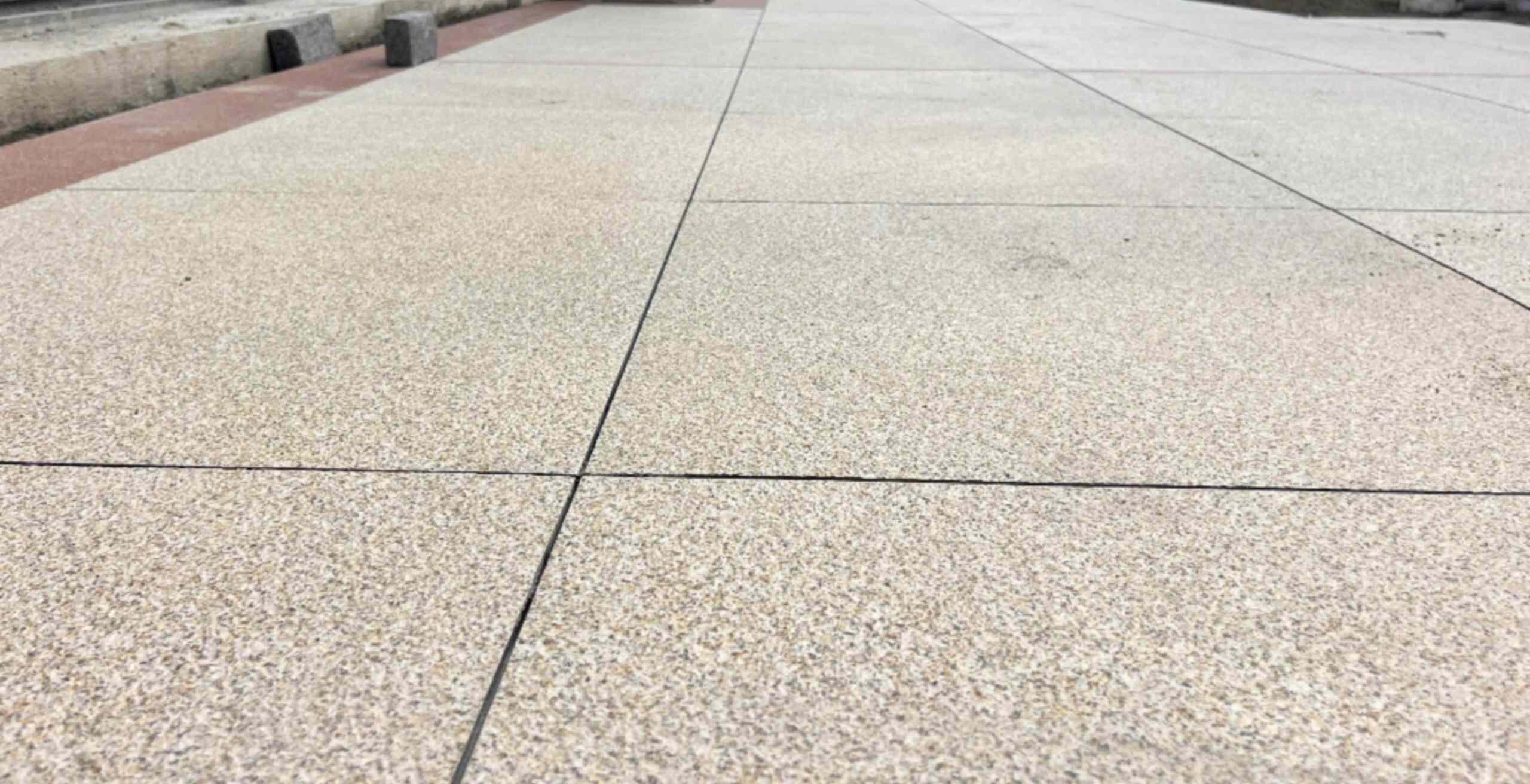 泉州 黄金麻花岗岩石板材荔枝面地面铺装效果