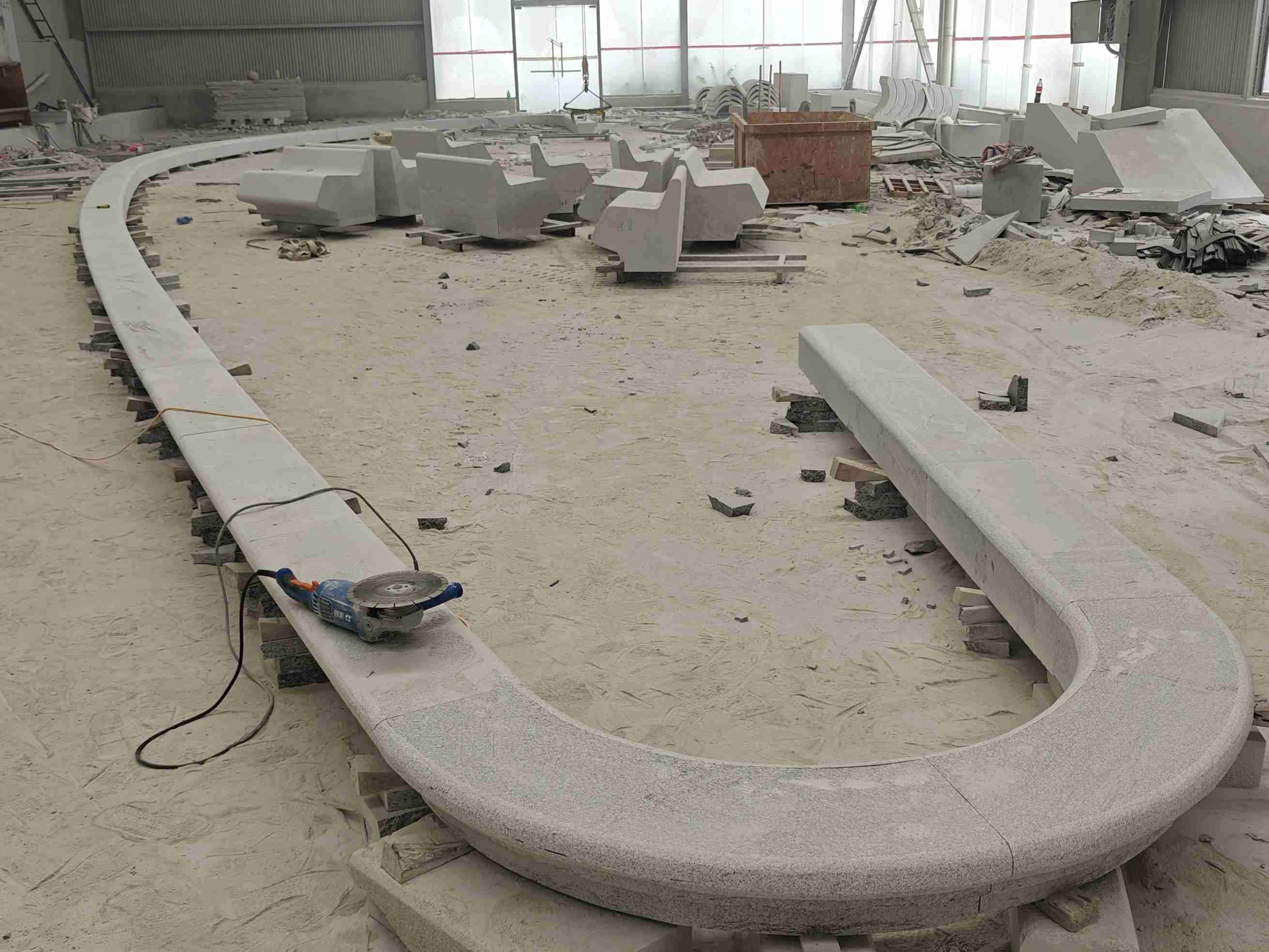 泉州 芝麻白花岗岩弧形花坛石，坐凳石