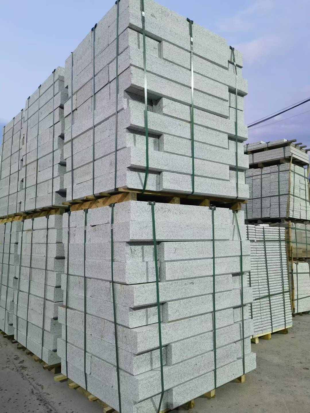 泉州 芝麻白花岗岩路沿石，路缘石，路肩石，道牙，立缘石，马路牙子，街沿石，侧石等