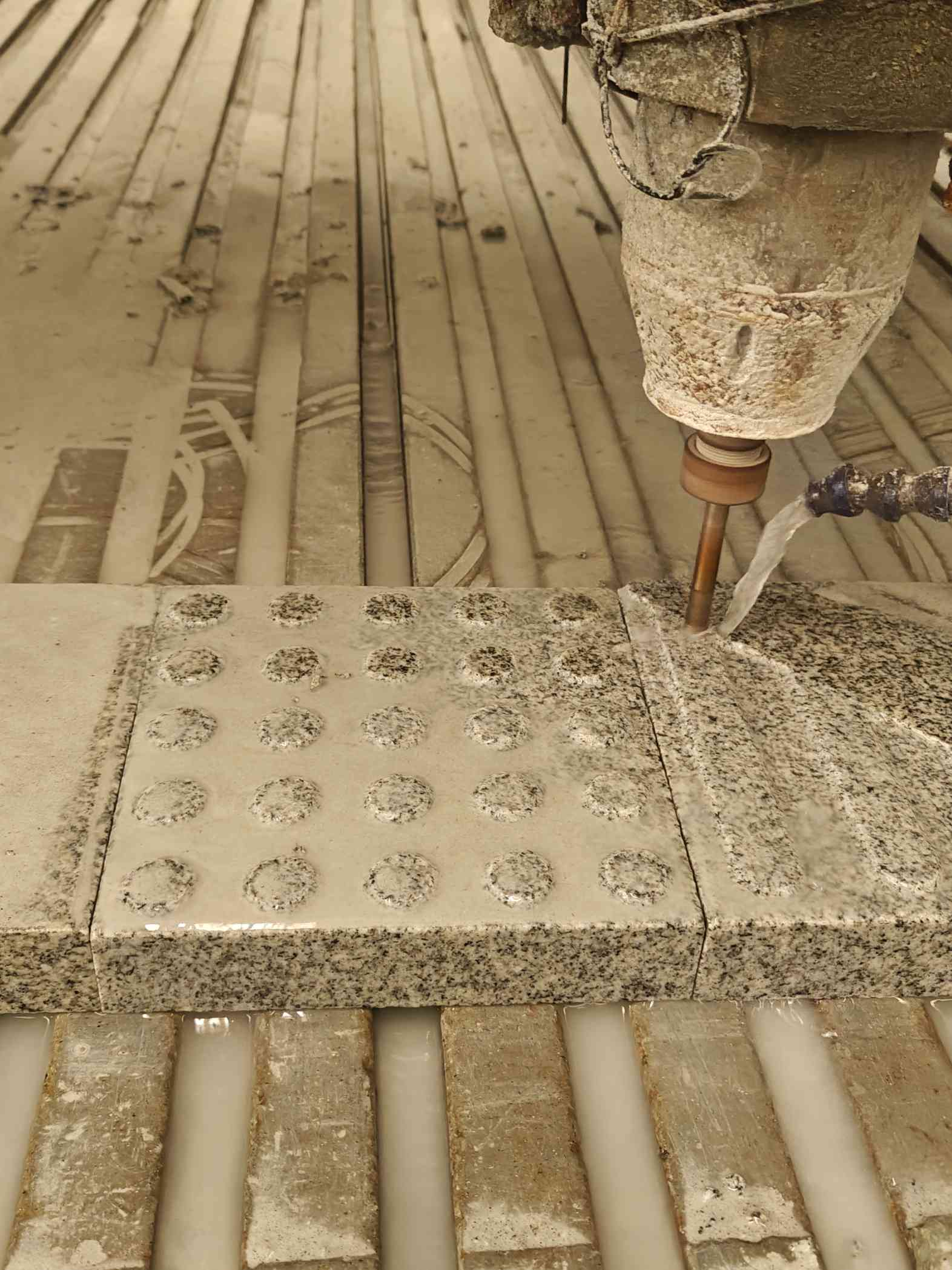 泉州 芝麻白花岗岩石材盲人石、盲道石、盲点石