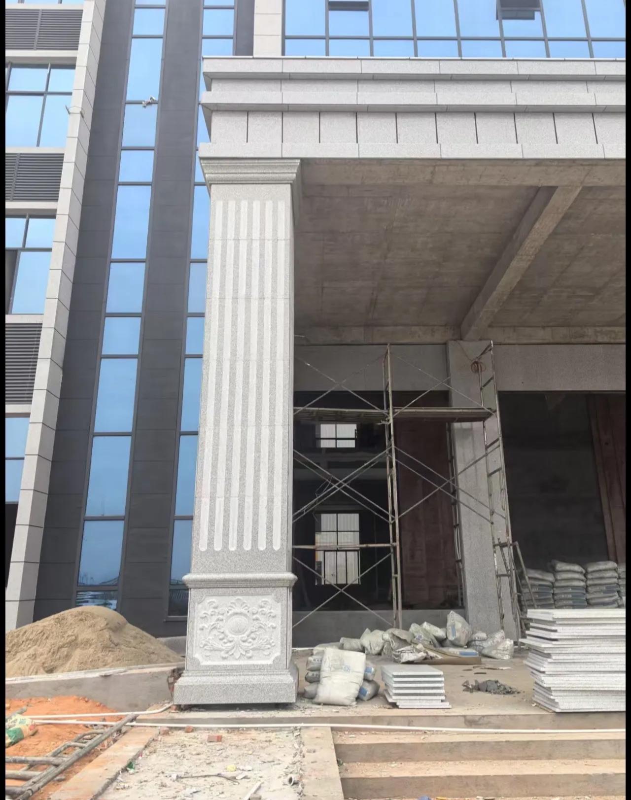 泉州 芝麻白光面花岗岩门楼大柱（罗马柱）配雕花底座