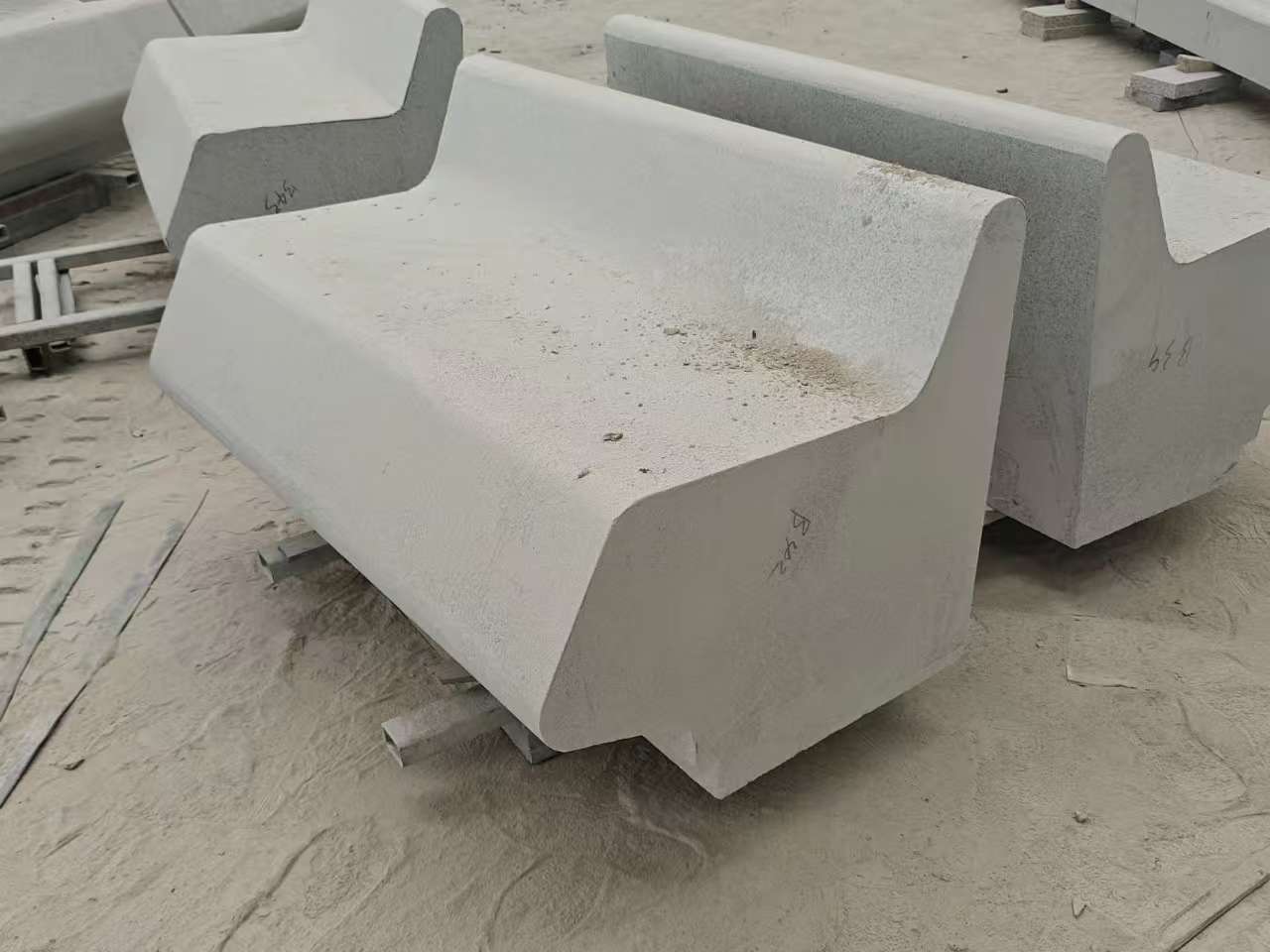 泉州 芝麻白花岗岩异形坐凳，石凳