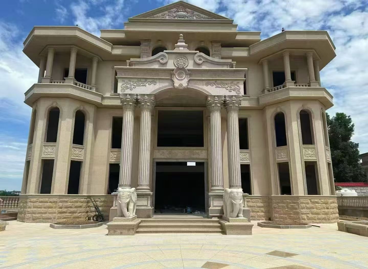 泉州 黄金麻别墅外墙干挂，大柱，大象，蘑菇石，雕花板