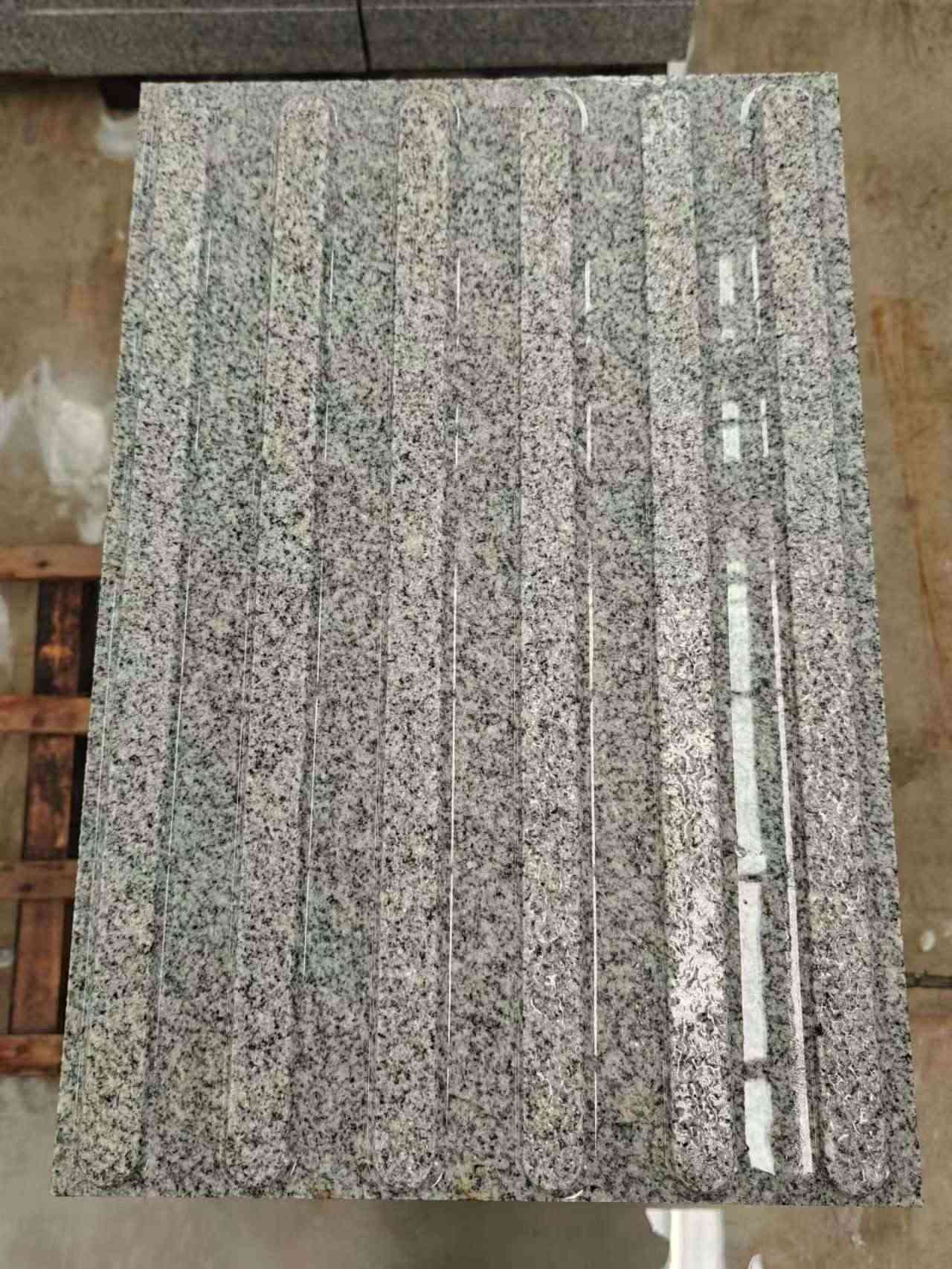 泉州 芝麻白花岗岩荔枝面雕刻盲道，盲条