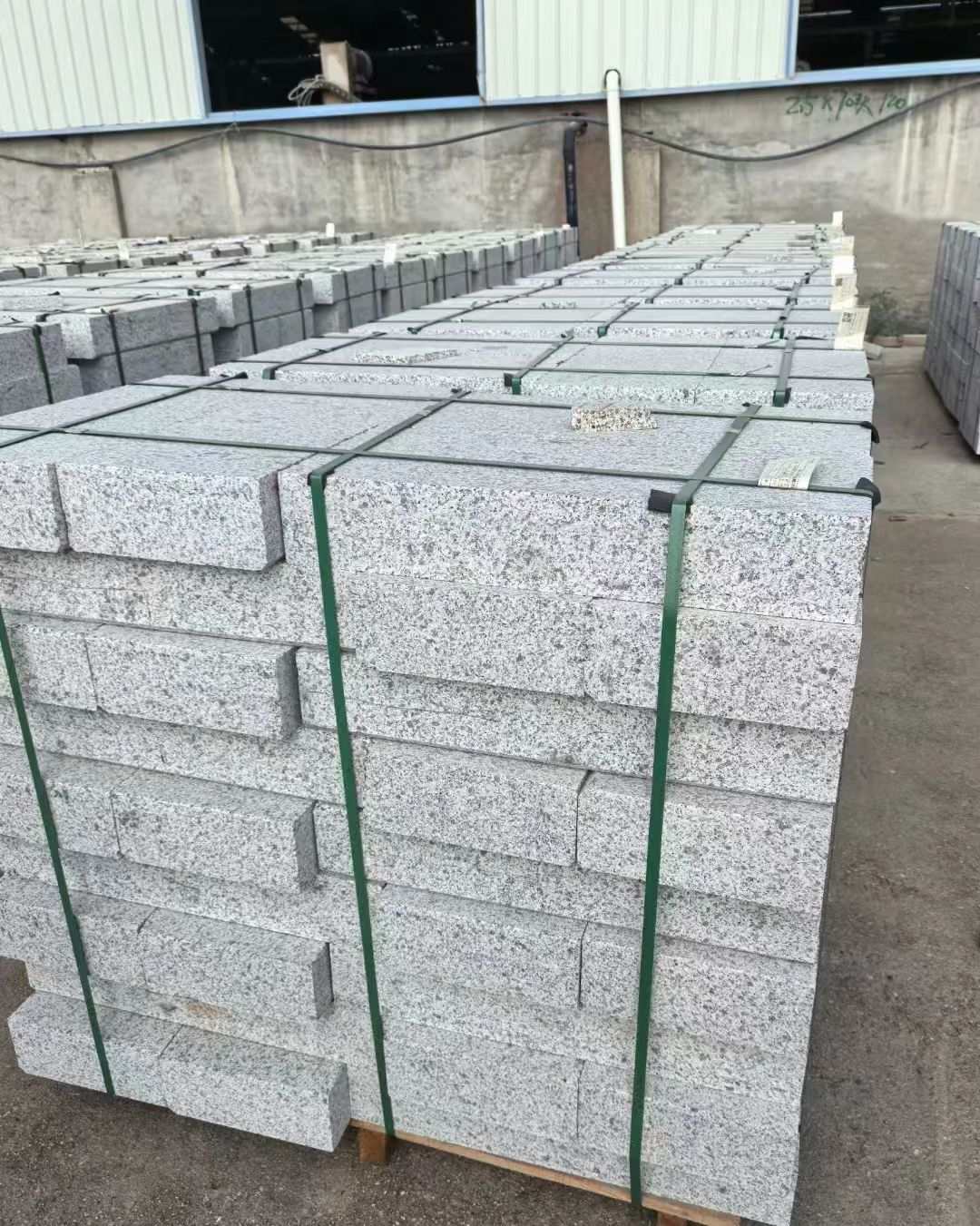 泉州 白麻花岗岩路沿石，弧形路沿石，道牙石，马路牙子，界石，路缘石，平沿石，直岩石，平缘石等