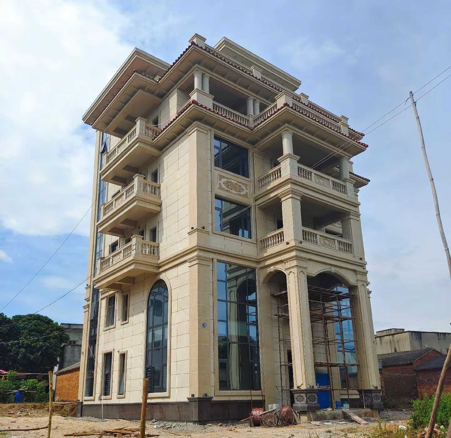 泉州 黄金麻花岗岩石材别墅外墙干挂搭配（雕花栏杆花瓶柱门楼罗马柱）