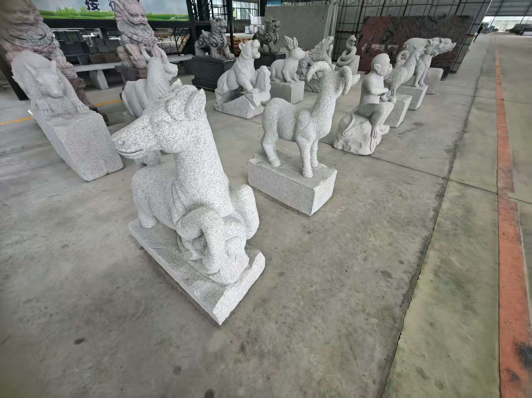 泉州 芝麻白花岗岩造型立体雕刻——十二生肖