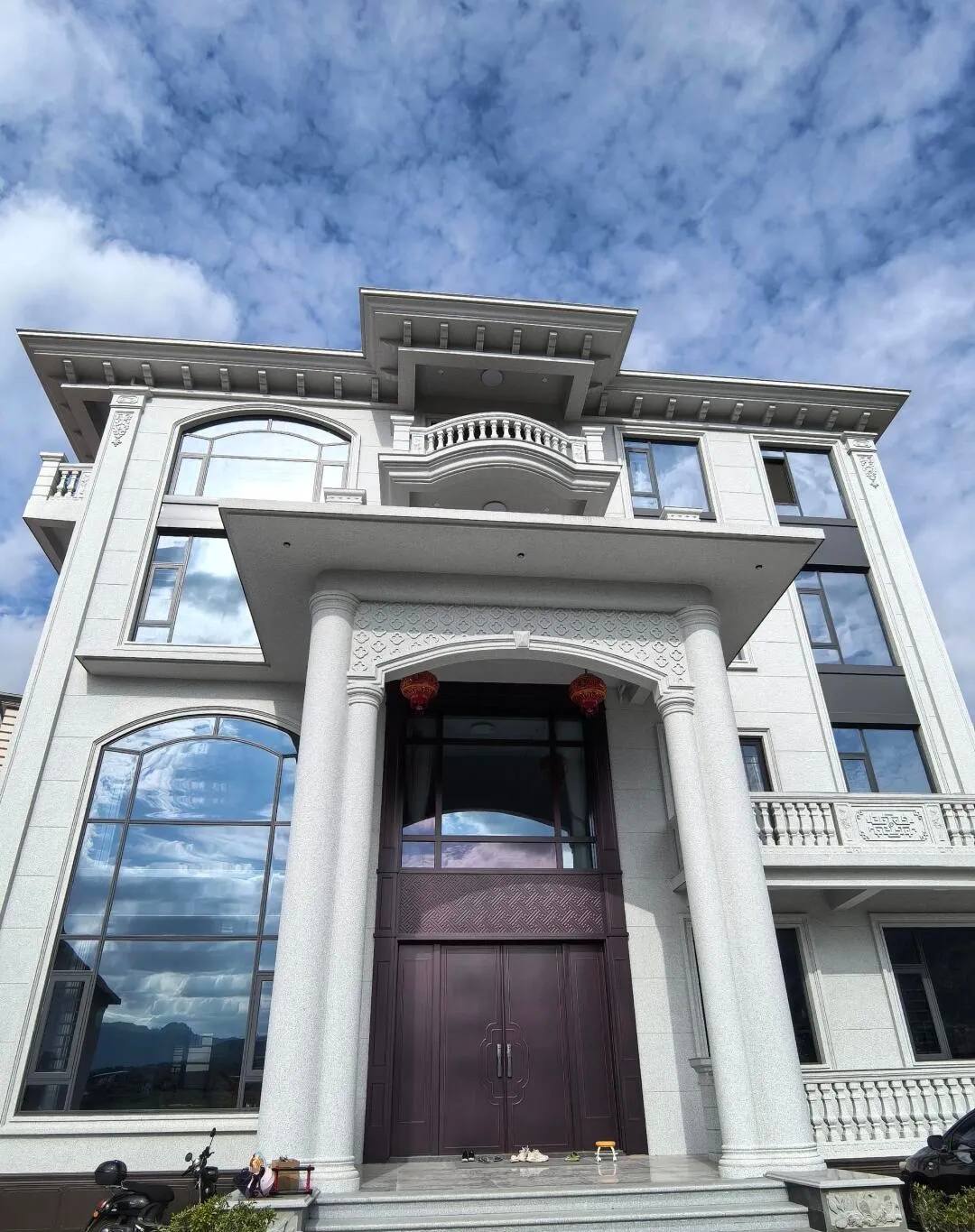 泉州白麻别墅外墙干挂石材效果示例