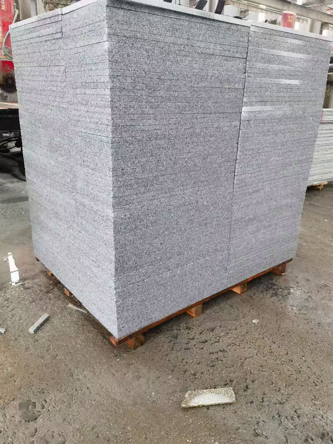 泉州 芝麻白火烧面1.8厚300*600地铺石，尺寸标准，厚薄均匀