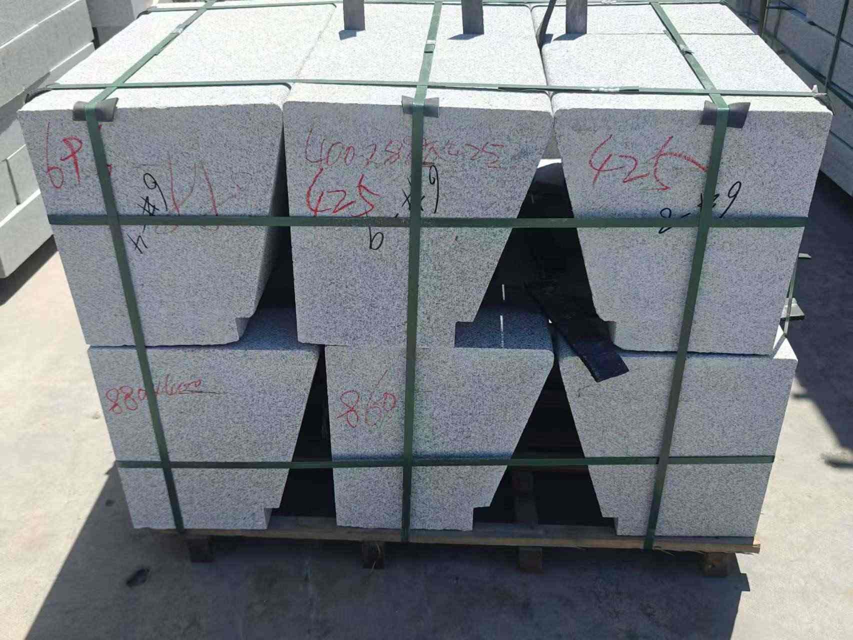 泉州 芝麻白异形坐凳，石凳