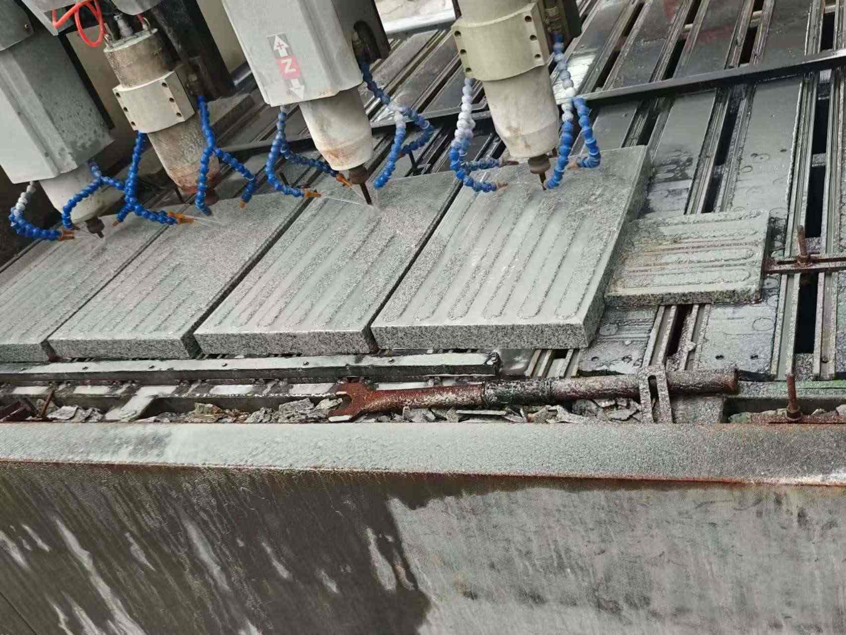 泉州 芝麻白花岗岩荔枝面盲道雕刻