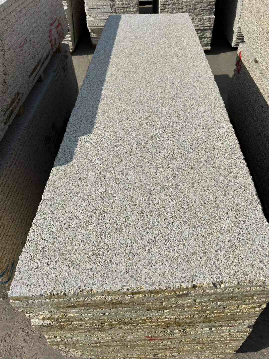 泉州 黄金麻花岗岩荔枝面毛板，半成品