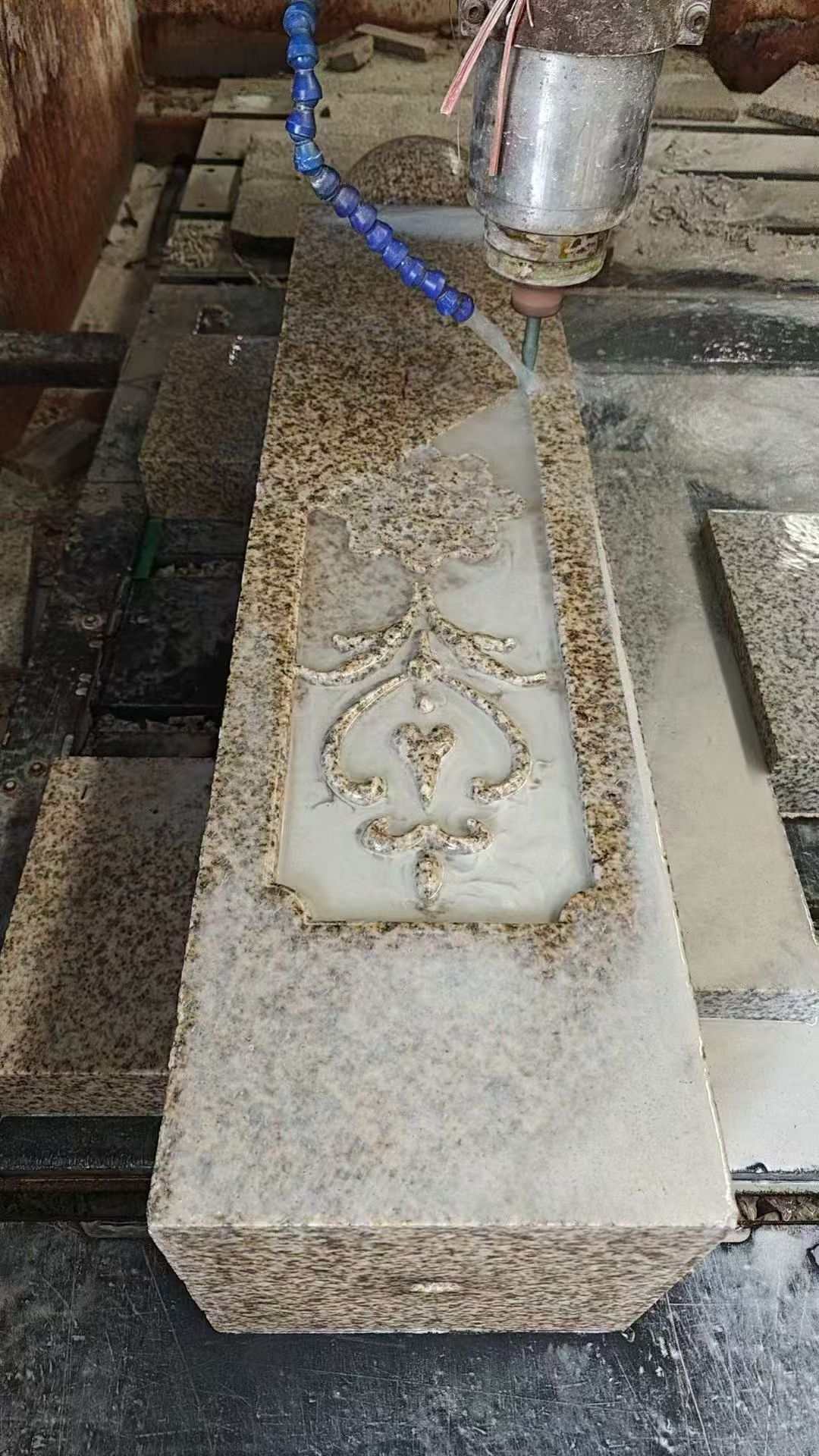 泉州 黄金麻花岗岩异形加工雕刻栏杆大柱