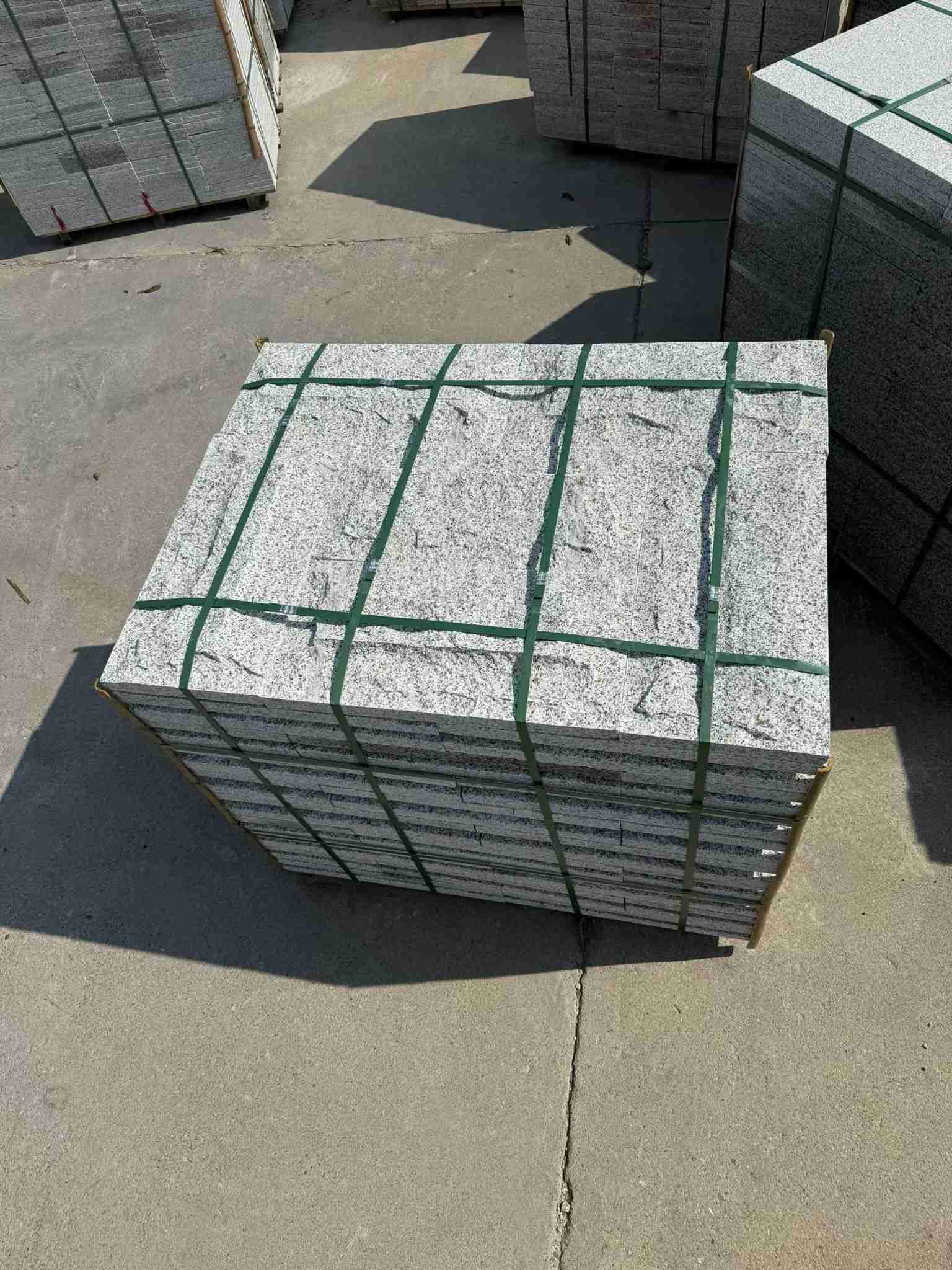 泉州 白麻花岗岩石材自然面蘑菇石成品