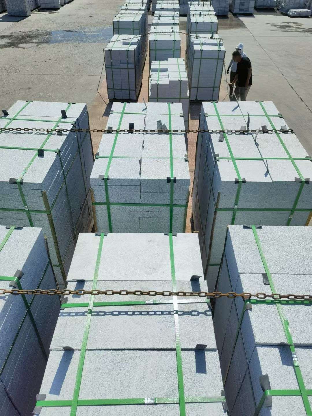 泉州 芝麻白花岗岩5公分地铺石 花岗岩厂家工厂装车日常