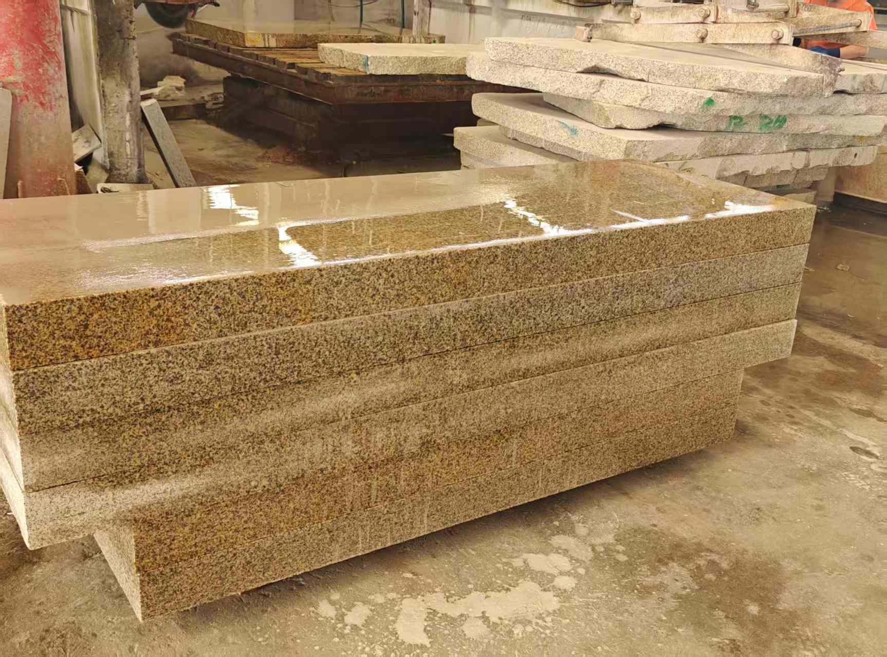 泉州 黄金麻栏杆料半成品加工中